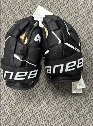 Bauer 13"  Supreme M5 Pro Gloves