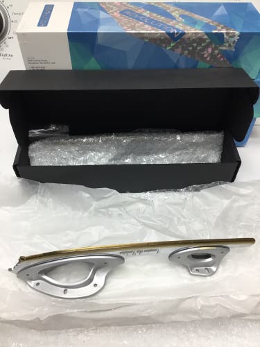 Figure Bundle Premier/ccmpuckbag/(3) Coronation Ace, (1) Revolution; Bundle of 10 blades new/used