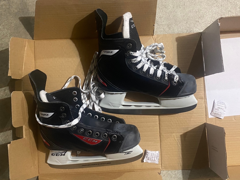 Junior CCM Regular Width Size 4 RBZ Hockey Skates