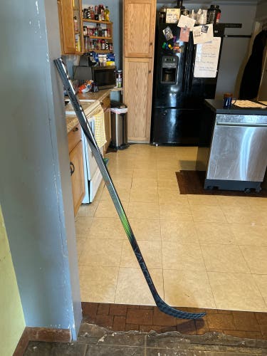 Used Right Handed P92  Vapor Hyperlite 2 Hockey Stick