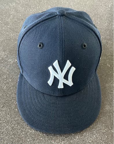 Used New Era 59Fifty New York Yankees Size 6 3/4 Fitted Hat (Check Description)