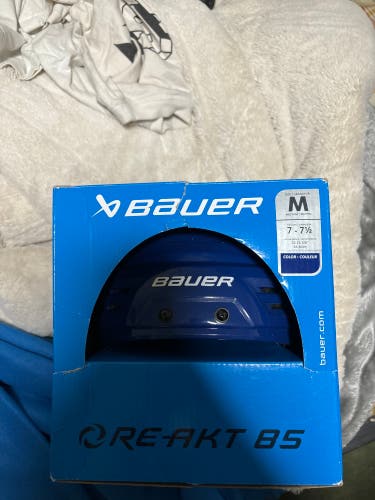 Used Medium Bauer  Re-Akt 85 Helmet