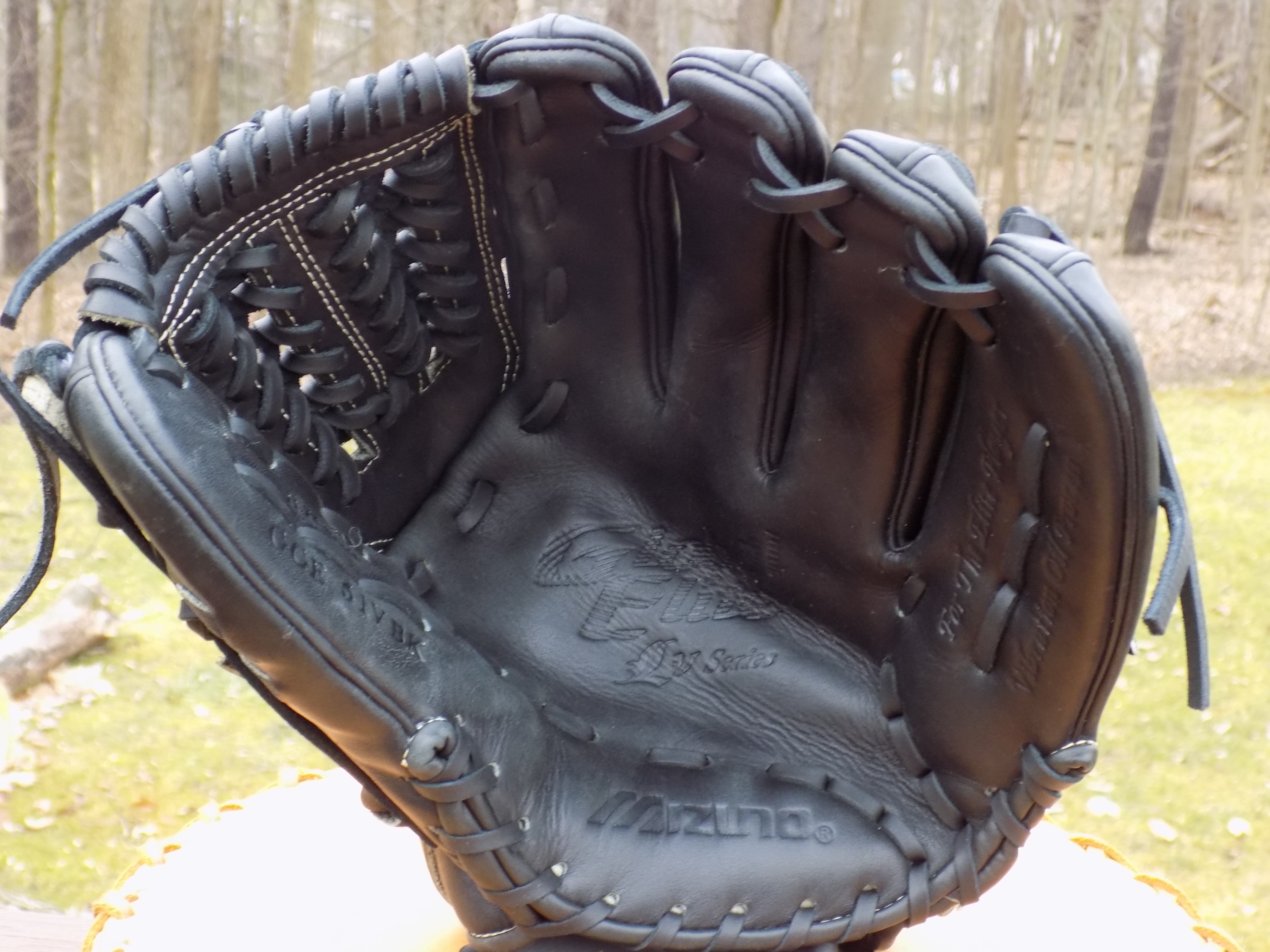 Used Mizuno Pitcher's Right Hand Throw Global Elite Baseball Glove 11.75"