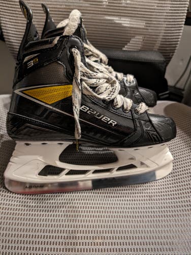 Intermediate Used Bauer Supreme 3S Pro Hockey Skates Size 5.5