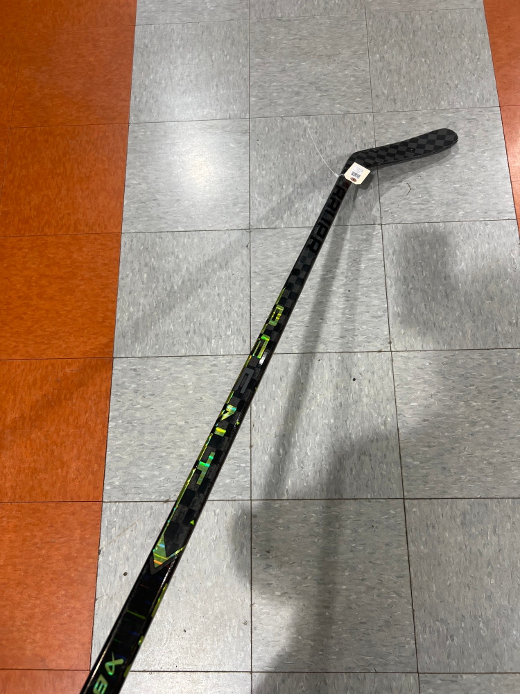 Used Junior Bauer Ag5nt Right Handed Hockey Stick P88