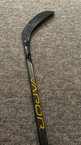 Senior Left Hand P28 Pro Stock Vapor FlyLite Hockey Stick