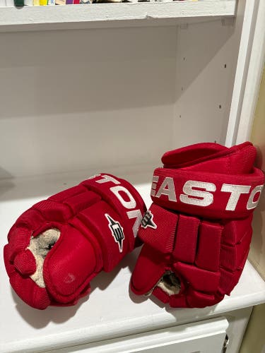 Easton hockey gloves