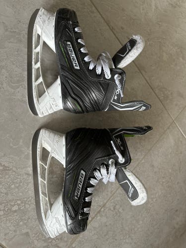Bauer XLS Junior Hockey Skates