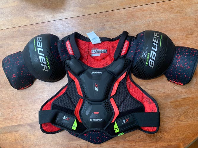 New Bauer senior 3x shoulder pads medium