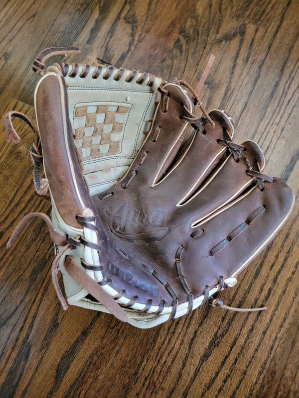 Used Wilson Right Hand Throw Infield a900 Softball Glove 12"