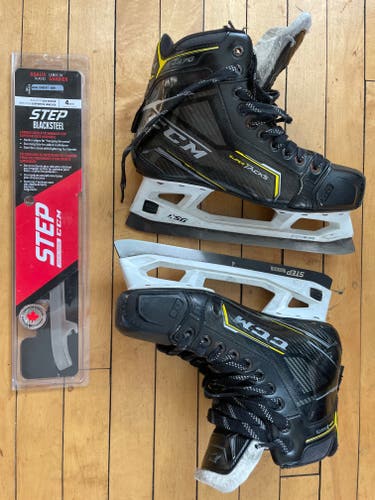 Senior Used CCM Super Tacks 9370 Hockey Goalie Skates Regular Width 8.5 WITH BLACK STEEL BLADES