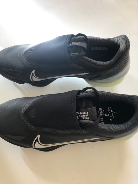 Nike Men’s Size 9.5 Zoom Trout VIII Metal Baseball Cleats. New. $130 Retail!