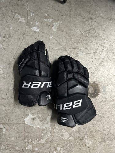 Bauer 15"  Supreme 2S Pro Gloves