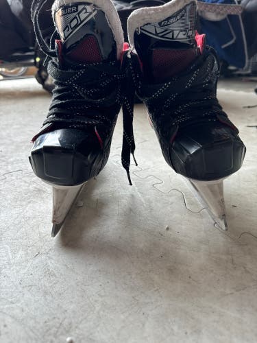 Used Bauer Regular Width Size 2 Vapor X2.7 Hockey Goalie Skates