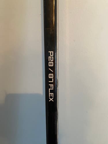 Senior Right Handed P28 Vapor Hyperlite Hockey Stick