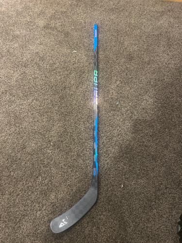 Bauer Nexus Sync P92M 65 flex right hand stick
