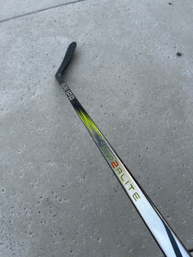 Senior Right Handed P92 Vapor Hyperlite 2 Hockey Stick