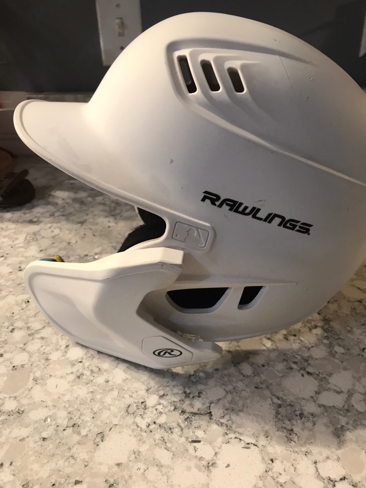 Used One Size Fits All Rawlings R16 Batting Helmet