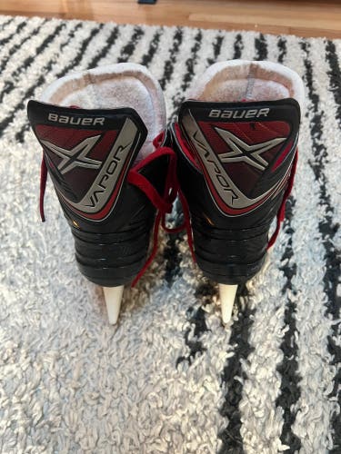 Intermediate Bauer Regular Width  6 Vapor X350 Hockey Skates