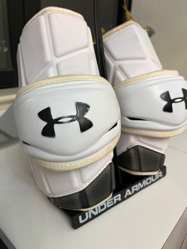 Used L Under Armour Command Pro III Arm Pads