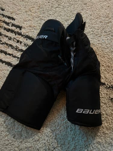 Junior Large Bauer  Nexus 7000 Hockey Pants