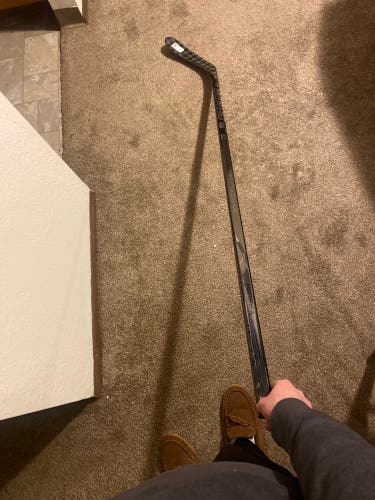 Senior Left Hand P28 Vapor Hyperlite 2 Hockey Stick