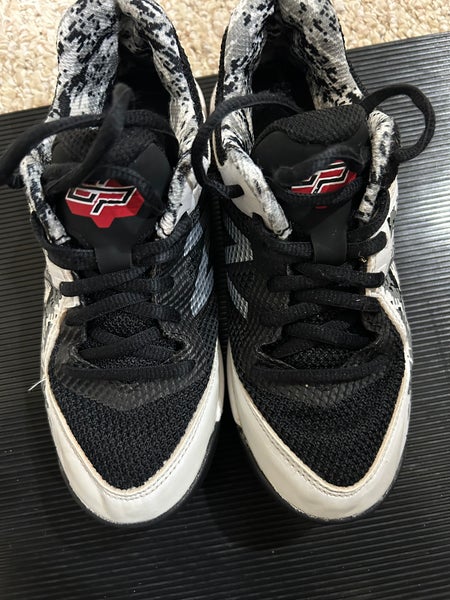 New Balance Youth Baseball Cleats (size 2)