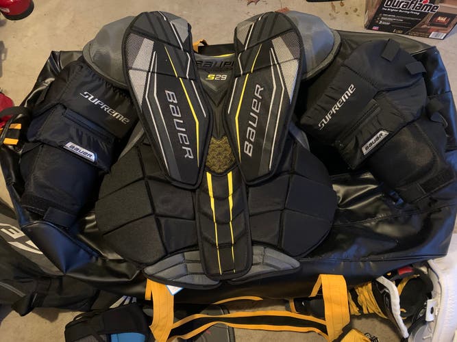 New Small Bauer Supreme s29 Goalie Chest Protector