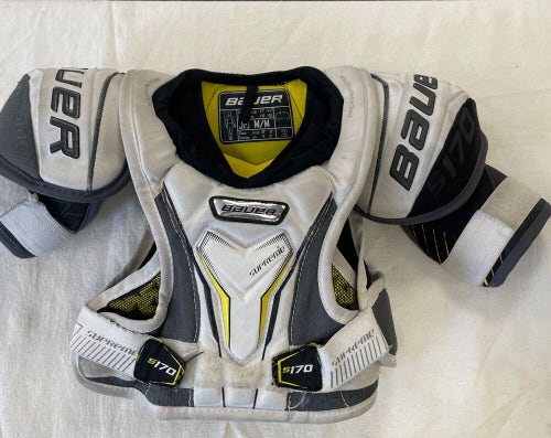 Junior size medium Bauer supreme S170 ice hockey player shoulder pads
