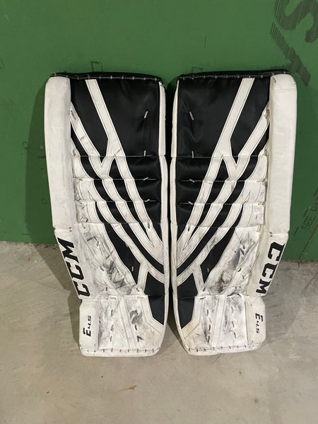 28" CCM Extreme Flex E4.5 Goalie Leg Pads