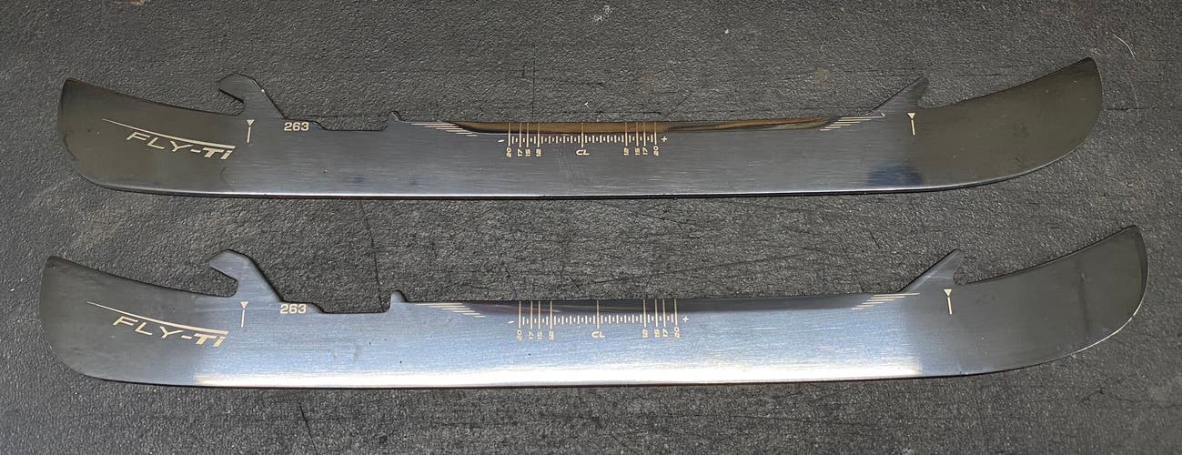 New Bauer 263 mm Fly-Ti Runners