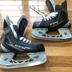 Junior Used CCM Tacks 9050 Hockey Skates Regular Width Skate Size 2