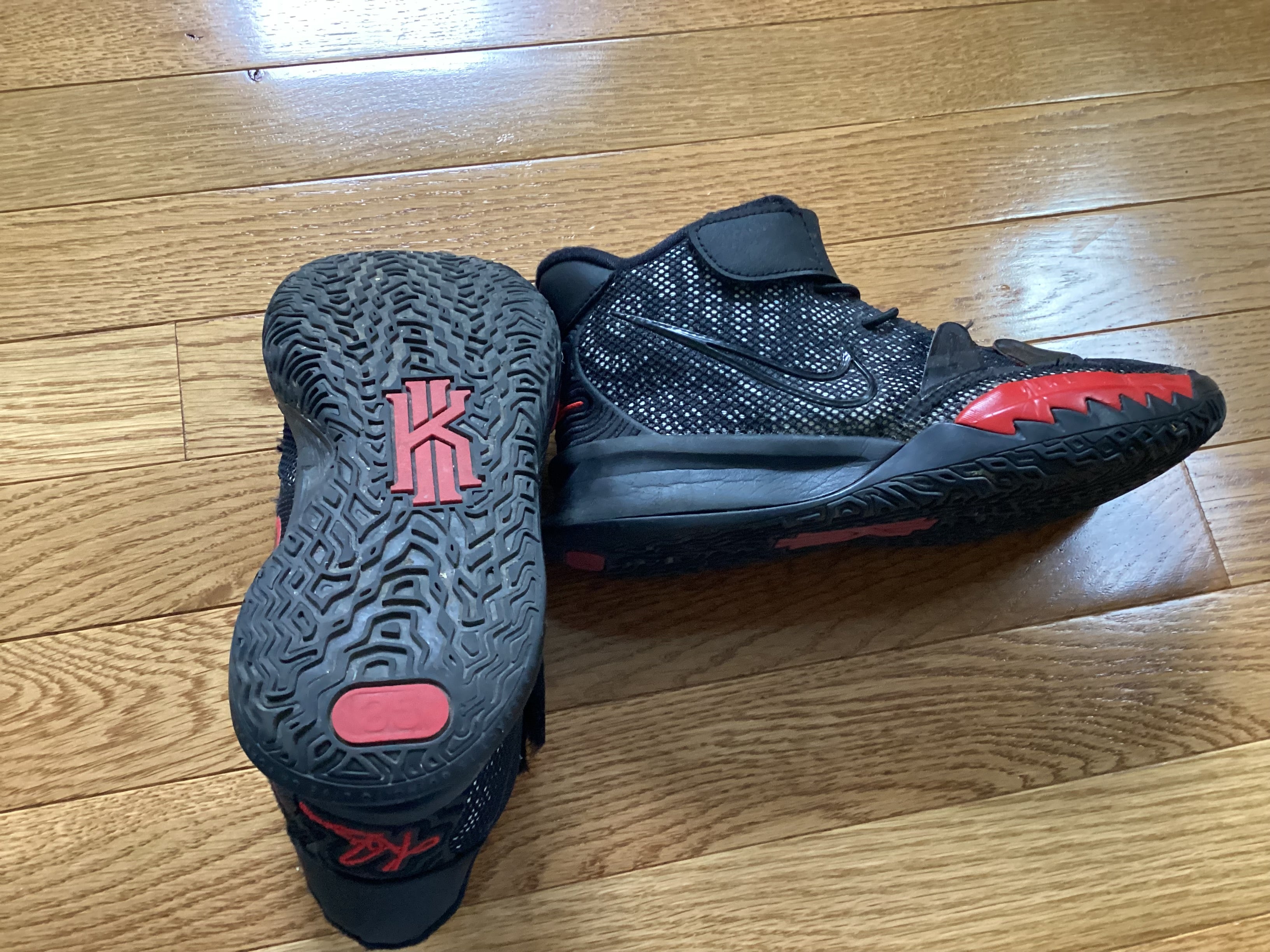 black red kyrie 7