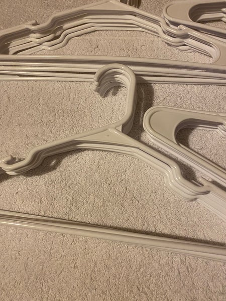30 Plastic Clothes Hangers White: 30