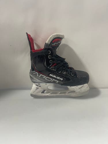 Junior Bauer Regular Width   Size 3.5 Vapor ltx Pro+ Hockey Skates