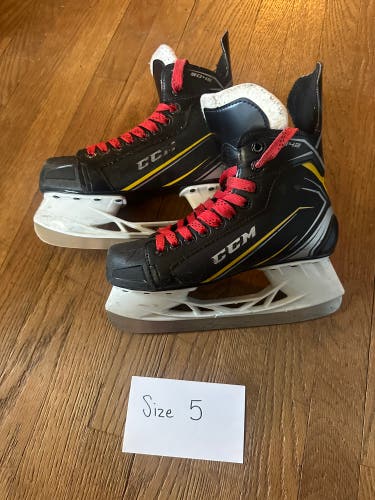 Intermediate CCM Size 5 Tacks 9042 Hockey Skates