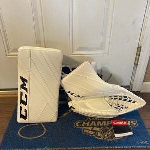 New EFLEX 5.9 Glove And Blocker New With Tags