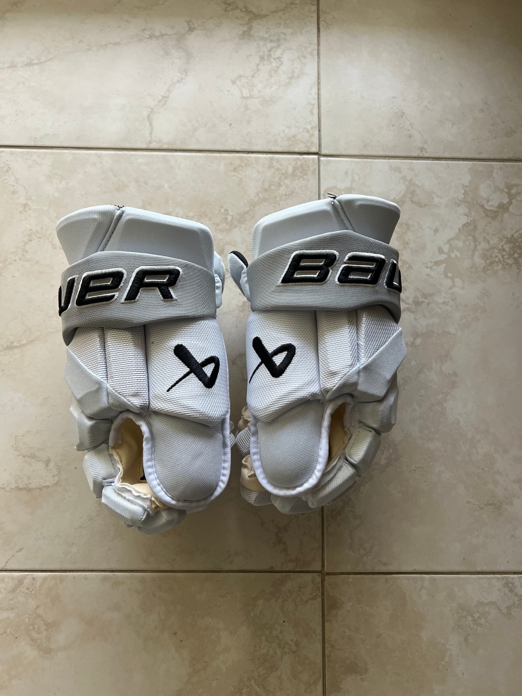 New La Kings Hyperlite gloves 14’ white