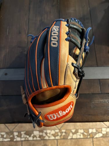 Used 2018 Jose Altuve Wilson Right Hand Throw Infield A2000 Baseball Glove 11.5"