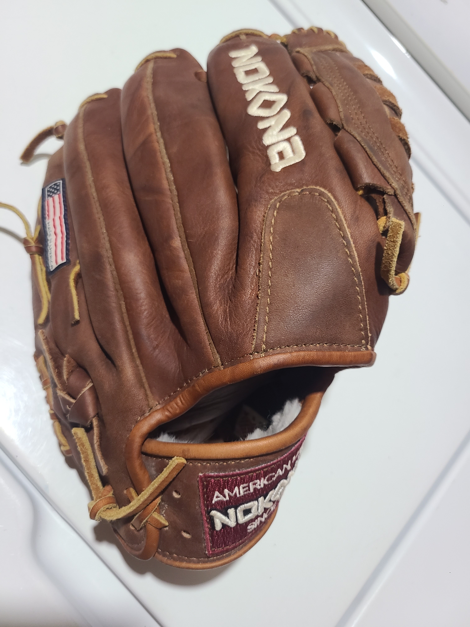 New Right Hand Throw walnut W-1300 Nokona Baseball Glove 13"
