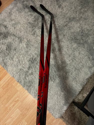 (2 pack) Red Bauer Hyperlite 2 p28 82 flex