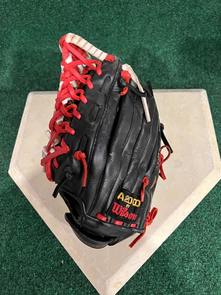 Outfield 12.5" A2000 Baseball Glove