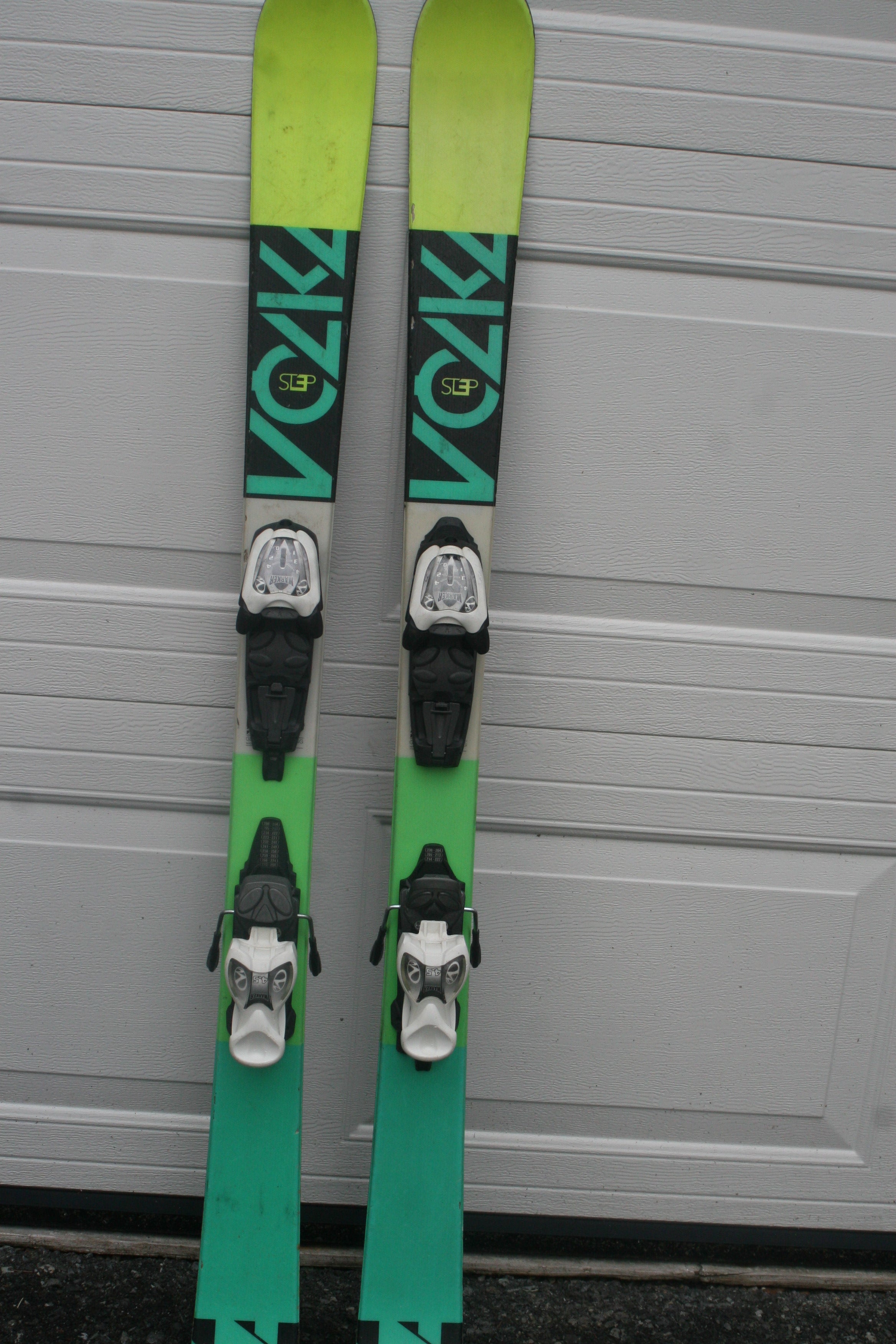 Women's Volkl 162 cm All Mountain Viola Essenza Skis With Marker 