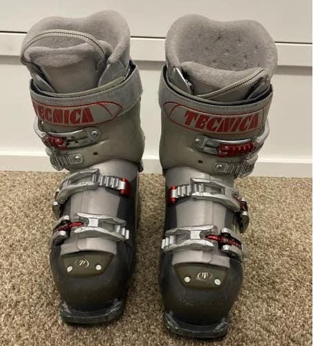 Women's Used Tecnica Ski Boots - Vento 6