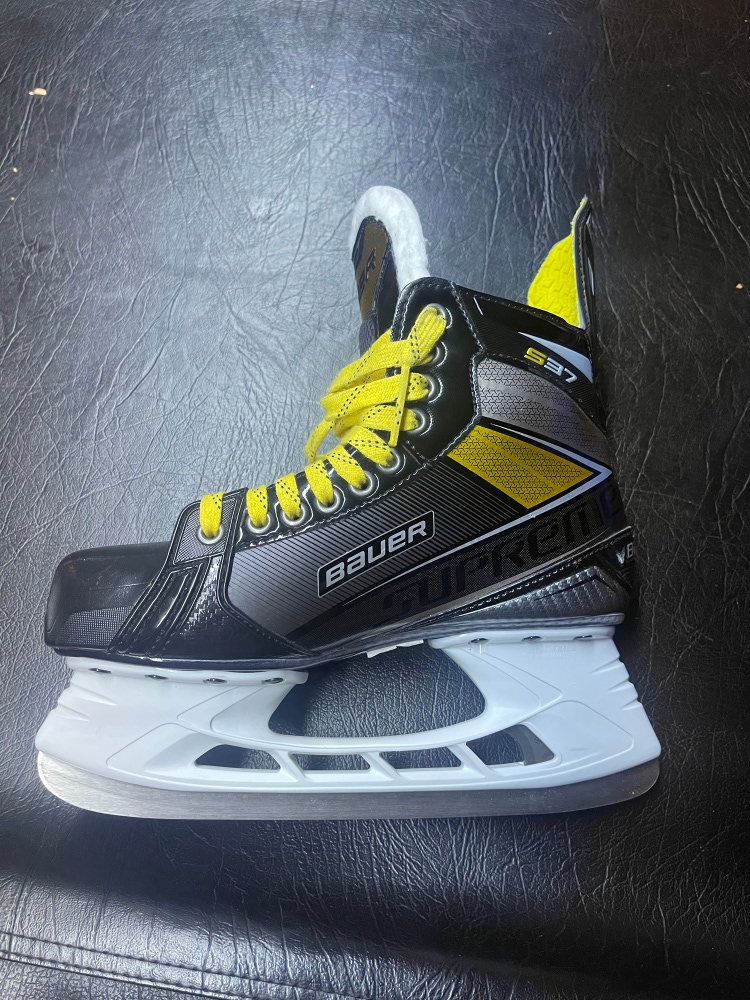 Senior Bauer Size 6.5 Supreme S37 Hockey Skates