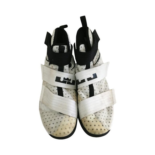Used Nike Lebron Senior Sz 11.5 Basketball Shoes
