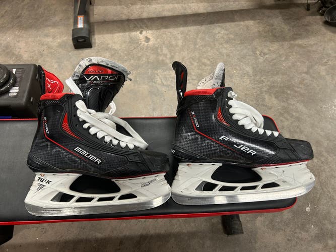 Senior Bauer Regular Width  9 Vapor 3X Pro Hockey Skates