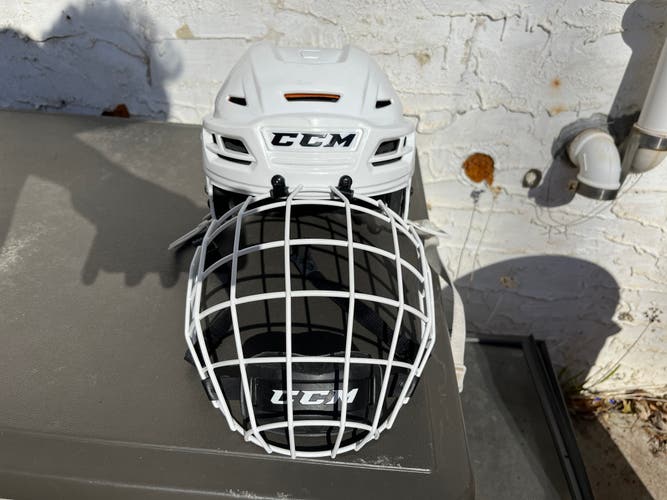 Ccm 710 helmet senior large