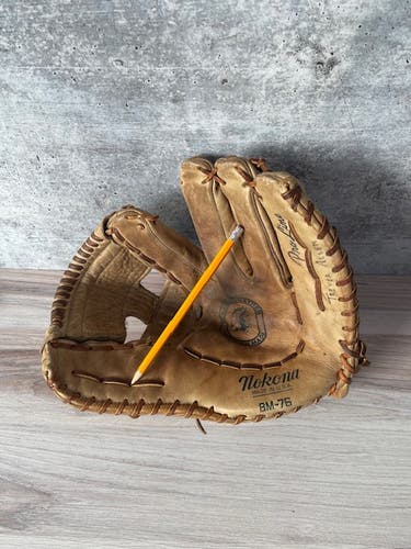 Vintage Nokona BM-76, super clean glove