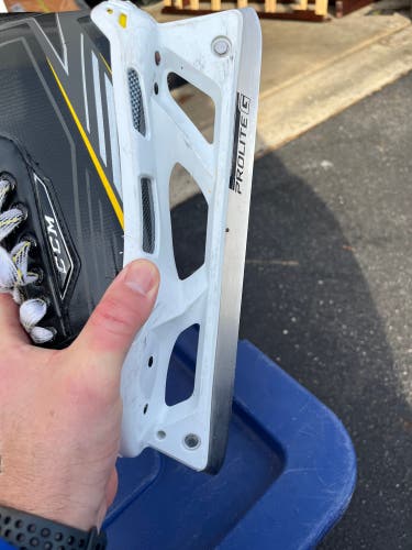 Sr CCM 6092 Skates - Size 9.5 D Width